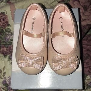 Soft pink ballerina flats 😬